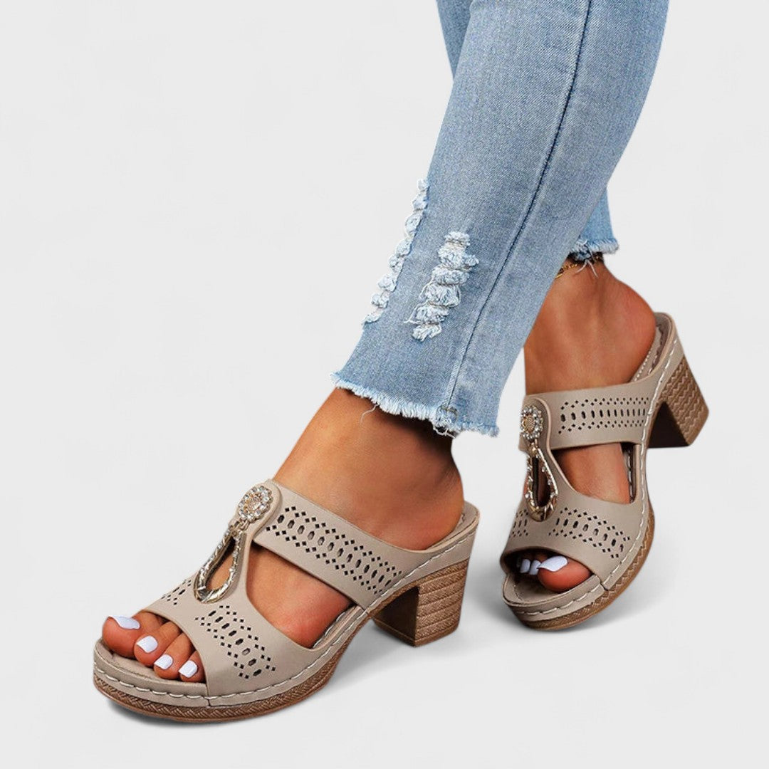 Mira | Elegáns ortopéd női szandál