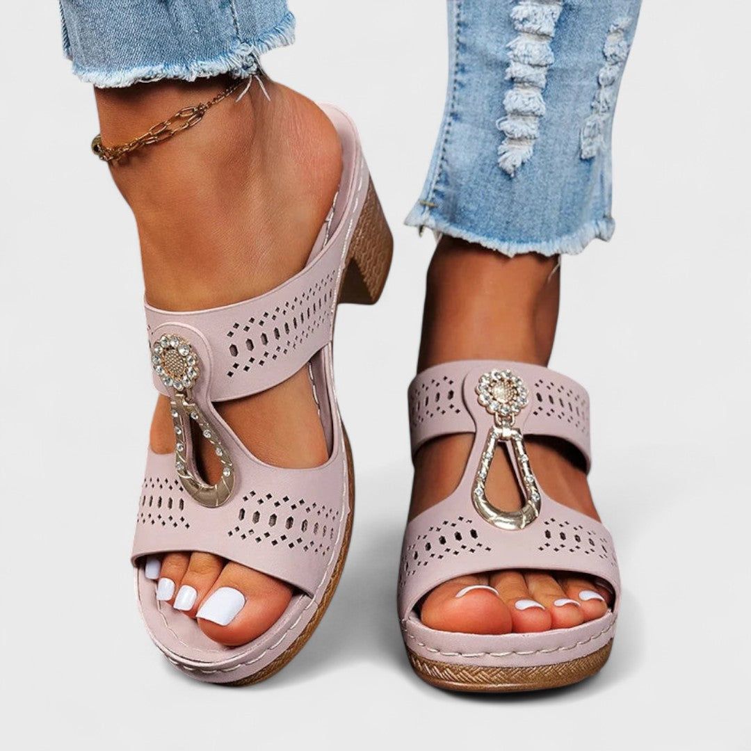 Mira | Elegáns ortopéd női szandál