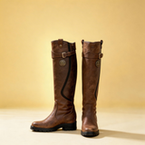 Dalma | Barna bőr lovaglócsizma állítható csattal