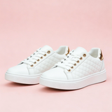 Anna | Elegáns fehér cipők arany részletekkel